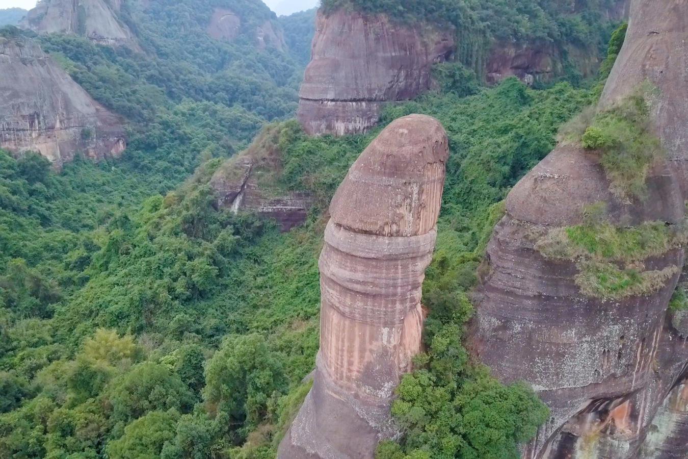 他把五菱面包车改成"房车"环游中国,出发时被很多人嘲笑,现在