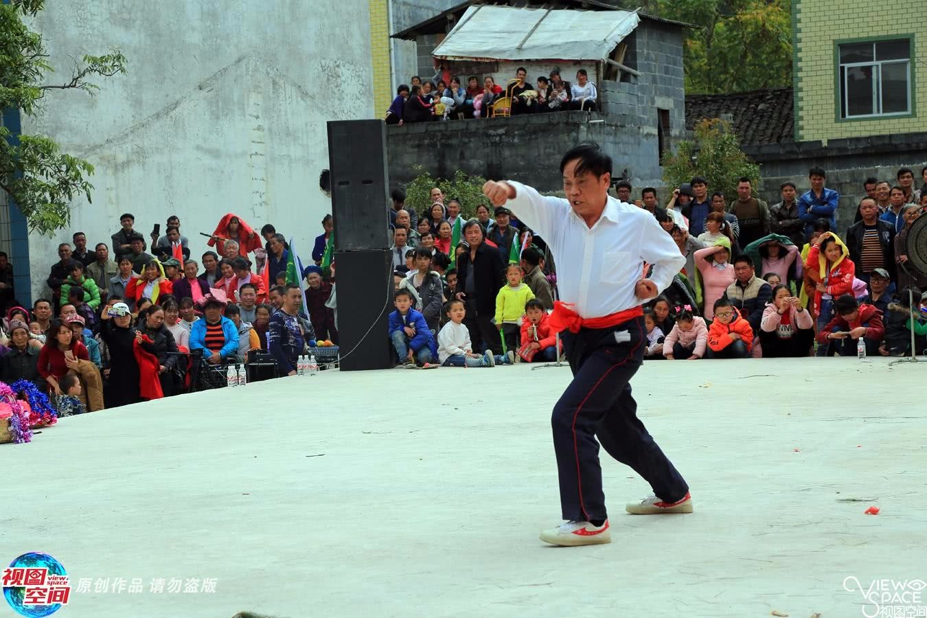 同门师兄弟练狼兵拳60年堪比战狼动作虎虎生威