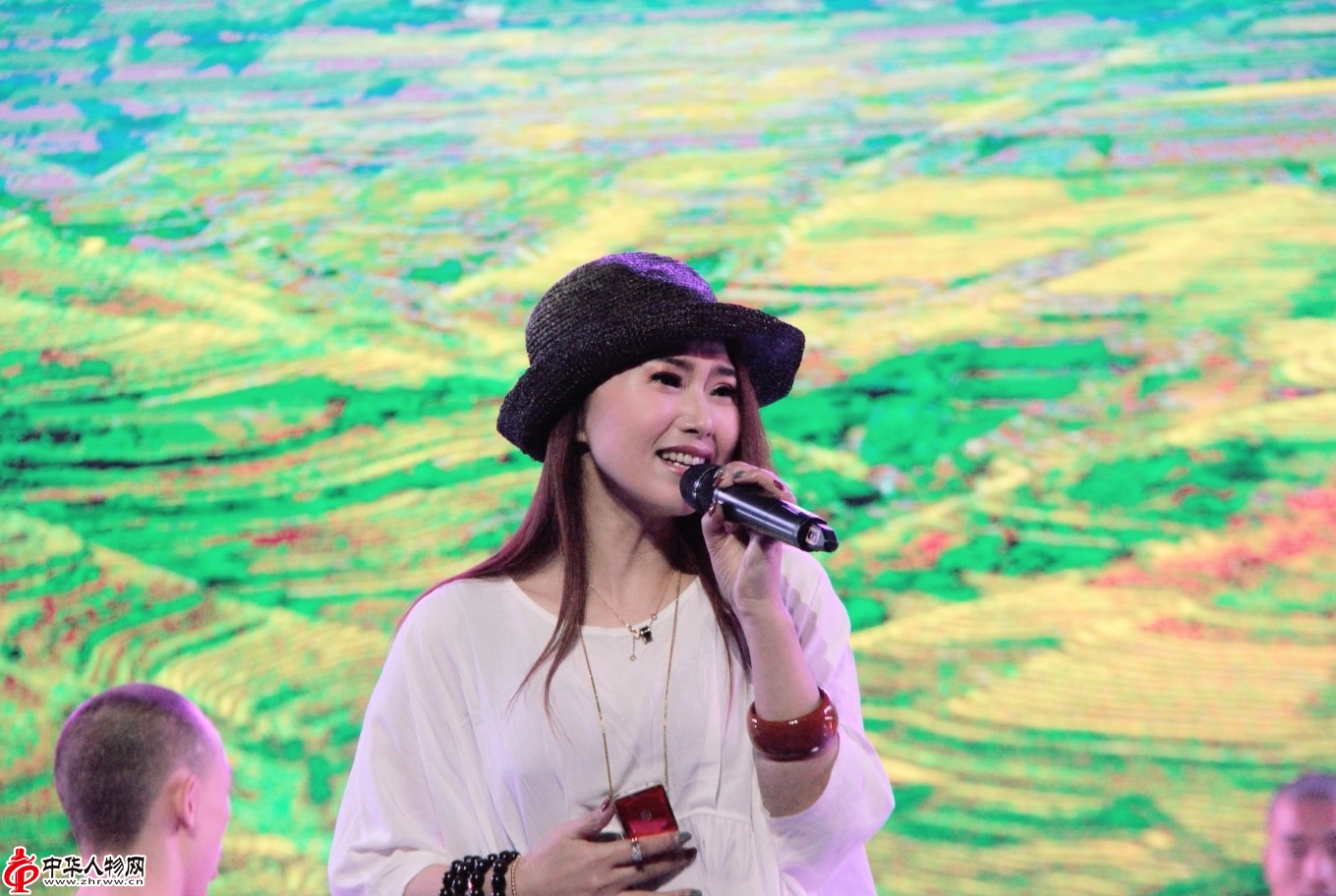 《红尘情歌》原唱蒋姗倍出席大型武术文艺晚会