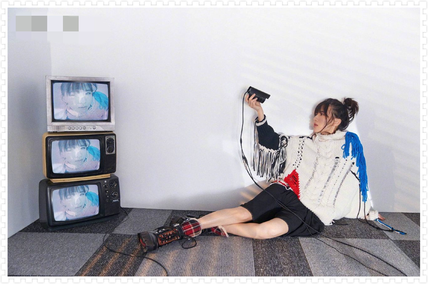 papi酱真会搭,两条裙子一起穿居然不丑?网友:这叫个性