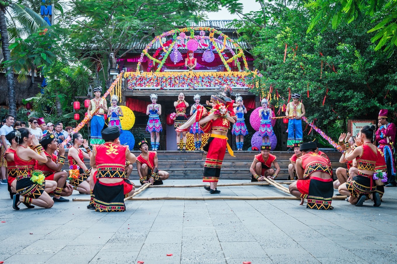 三亚的这个景区,不换服装不让进去!