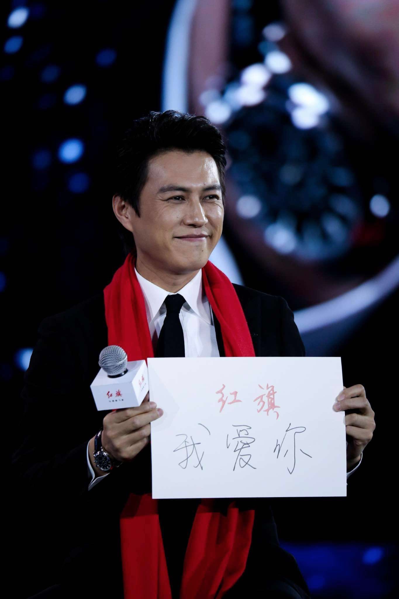 而正是靳东的加盟,让吃瓜群众们称之为红旗史上最接地气的发布会