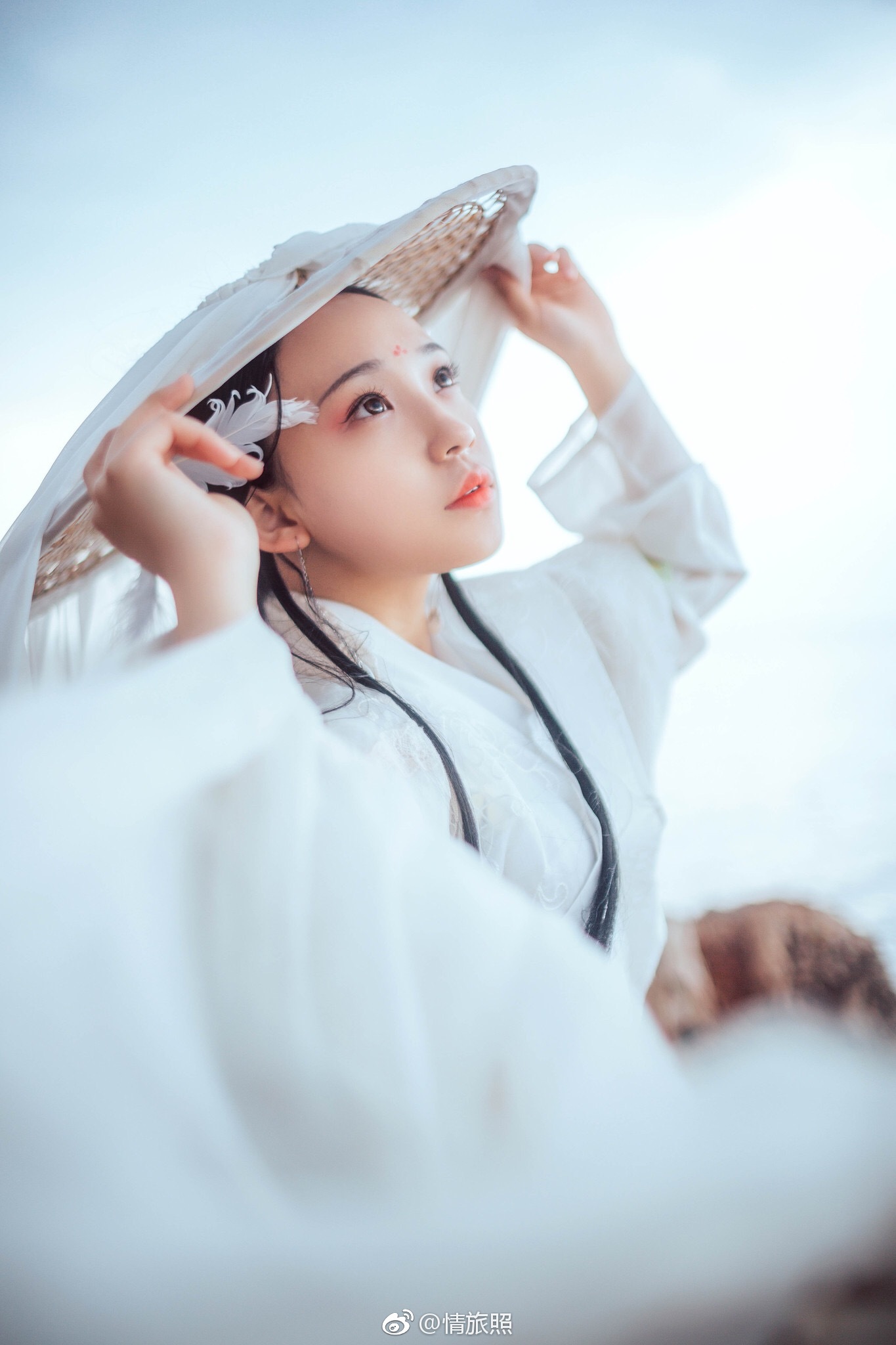 白衣卿相惊鸿瞥,流云回雪相思唱