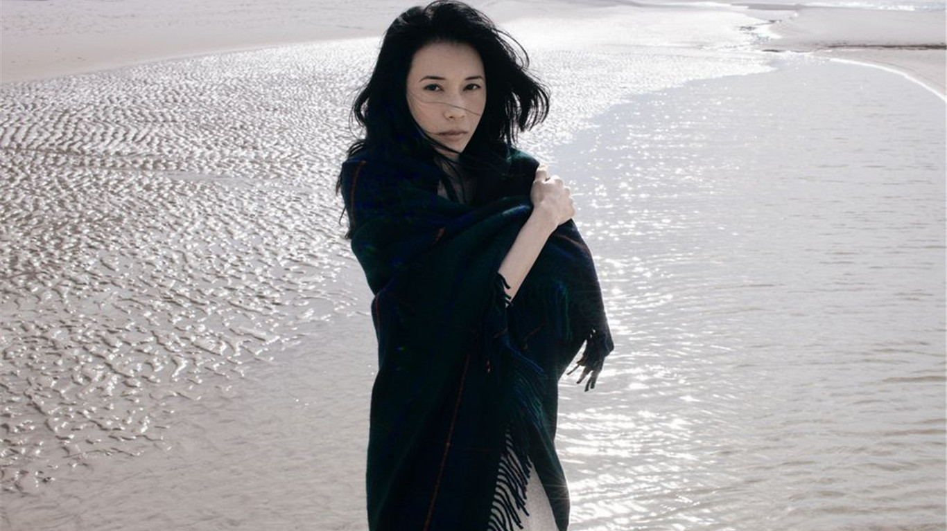 今却成三个孩子后妈!|冯德伦|朱茵|莫文蔚_新浪新闻