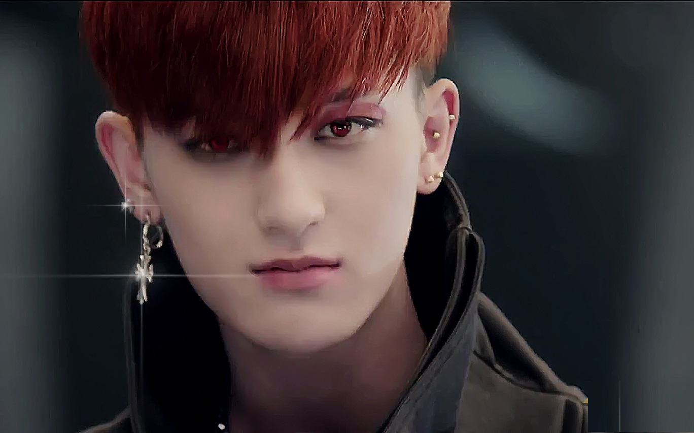 黄子韬早年罕见照曝光,寸头帅气,网友:整没整一目了然