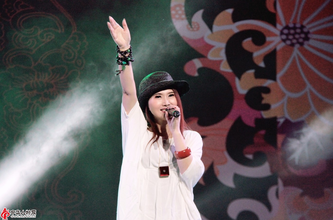 《红尘情歌》原唱蒋姗倍出席大型武术文艺晚会