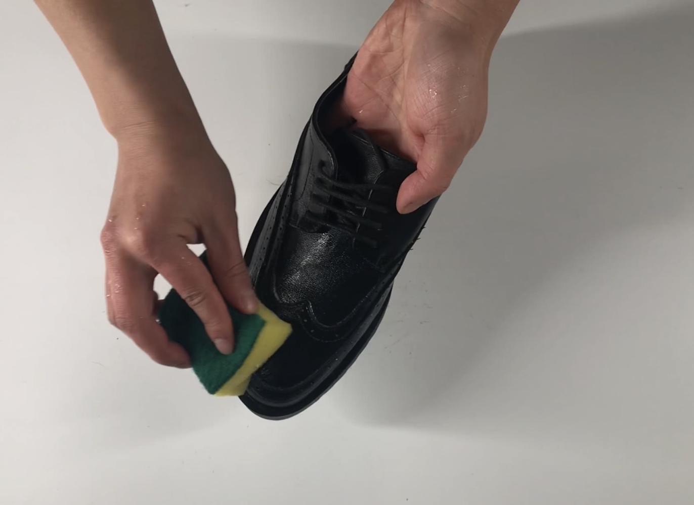擦皮鞋不用鞋油用女生都爱用的它擦一擦旧鞋立马变新鞋