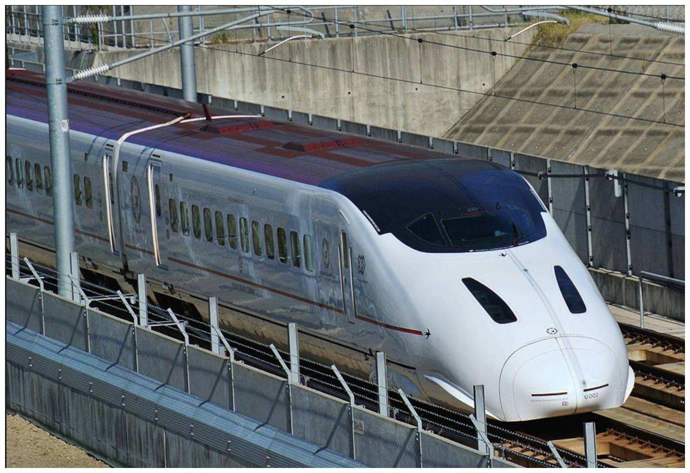 日本高铁闹乌龙,倒退20米接乘客,网友:令人窒息的操作