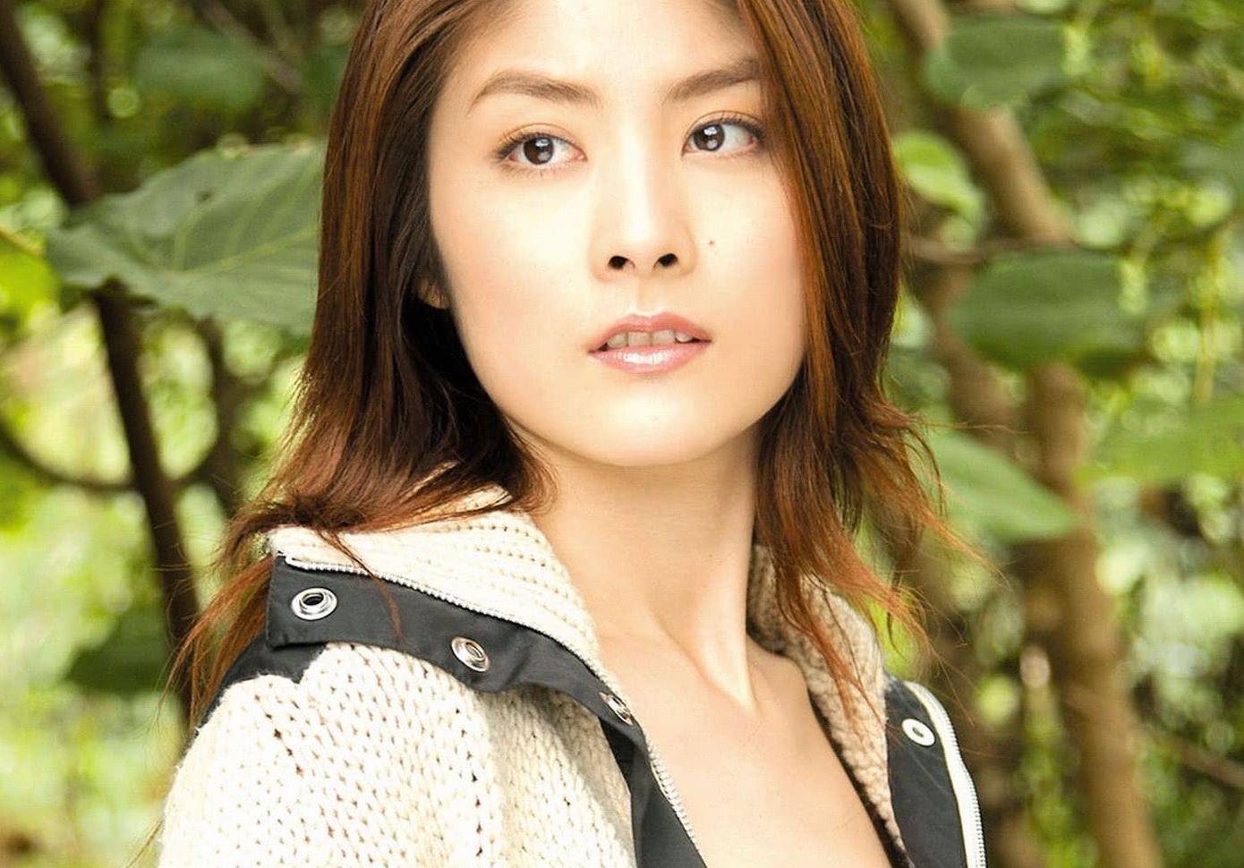 她是香港天后,被称为女版刘德华,出道多年无绯闻,却为孩子放弃