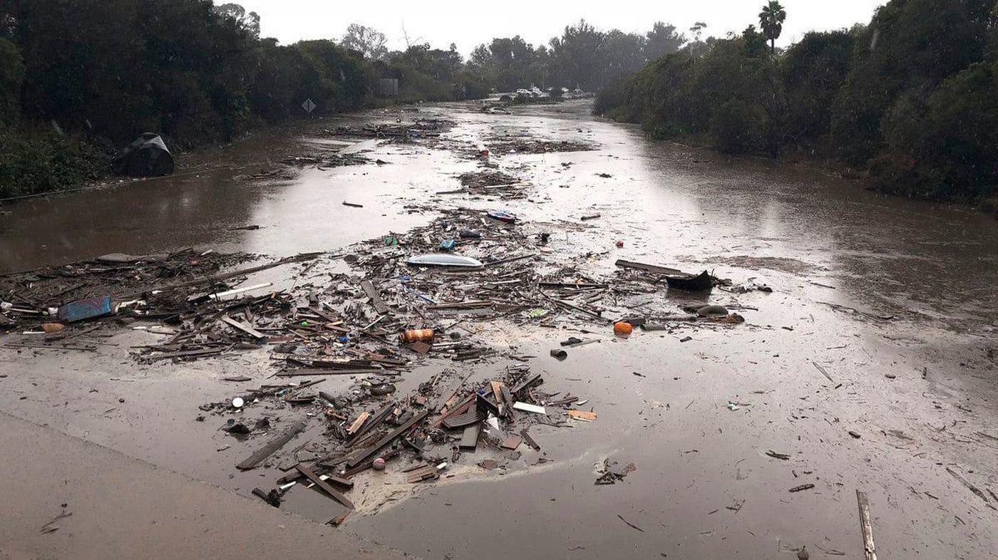 美国水深火热!南加州大火后再遭暴雨,富人区13人死亡