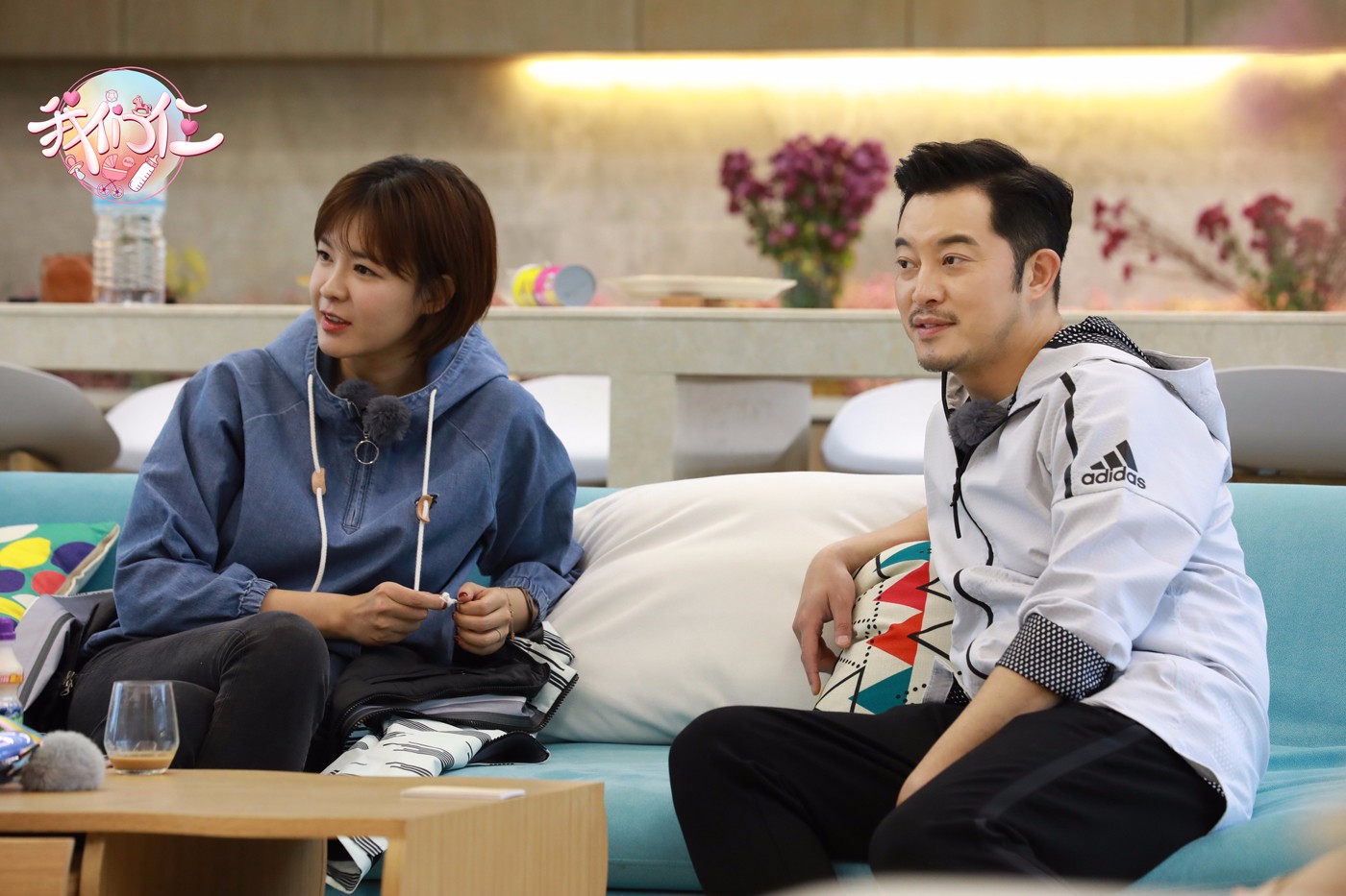 《我们仨》曝奶瓶版全明星海报 沙溢胡可助力好"孕"时光