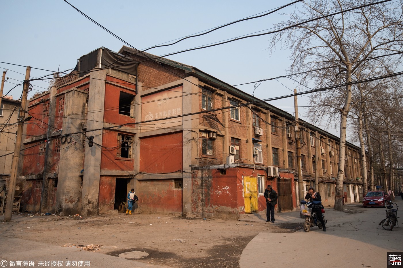 现实版蜗居:曾经能住进这里让人眼红,一家吵架全楼听见|筒子楼|楼道