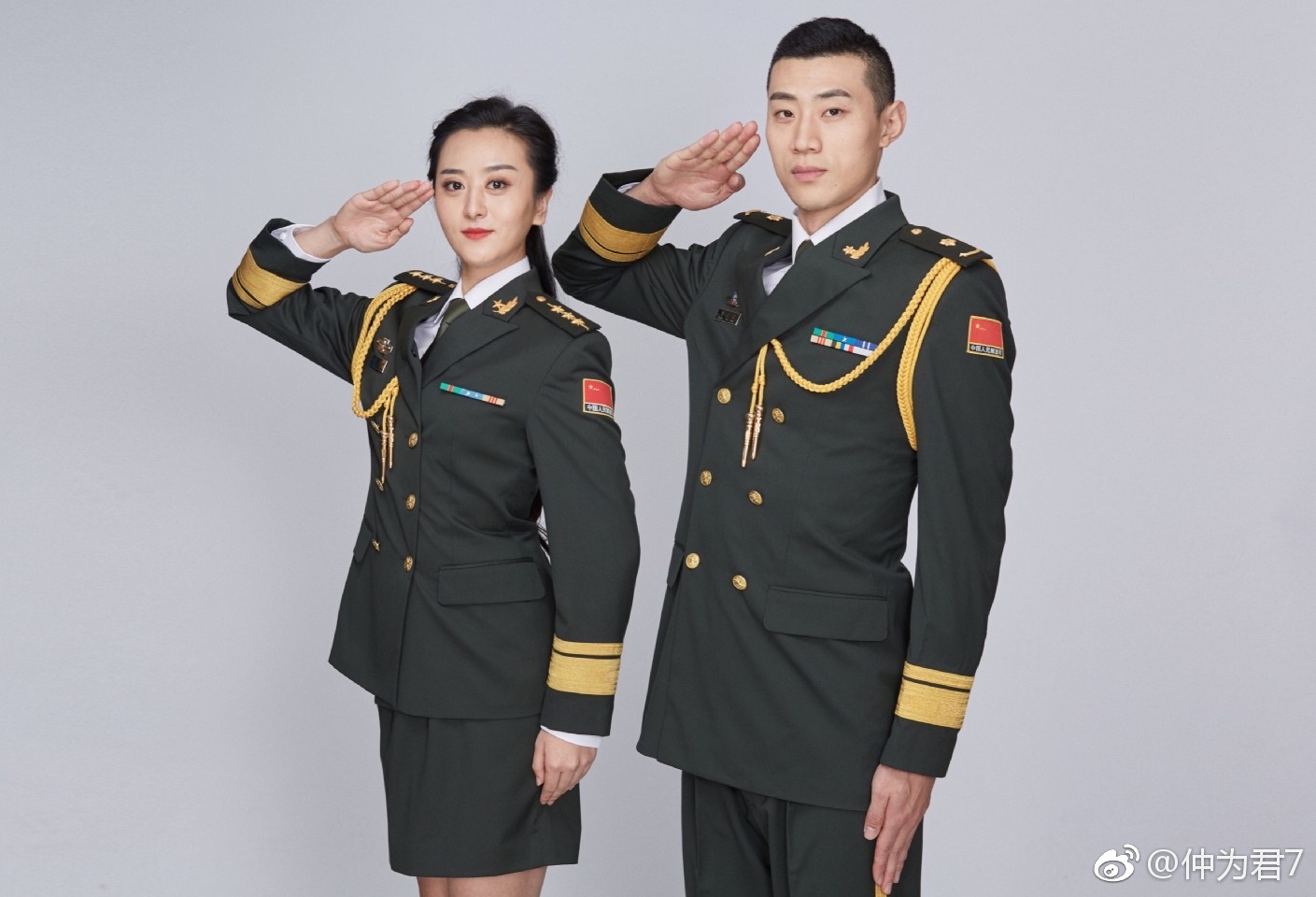 中国男排队长娶军旅美女歌手领证结婚 2米巨人娶1米70女神