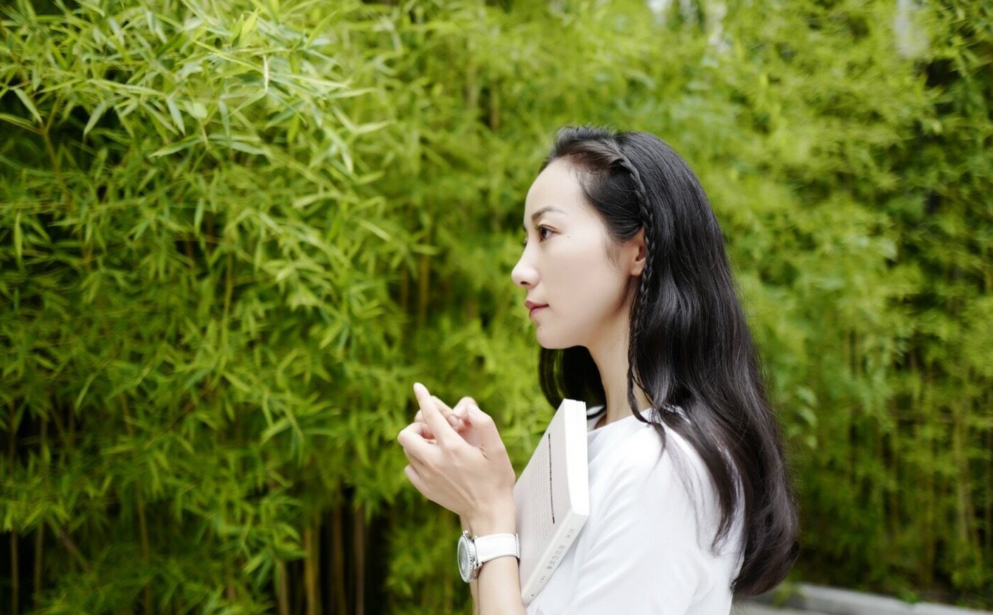 35岁的韩雪一袭蓝裙充满少女感,你相信吗?