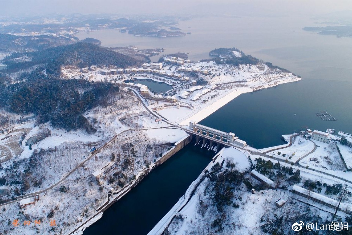 安徽舒城万佛湖水利风景区,持续的大雪处处白雪皑皑,雪后初晴
