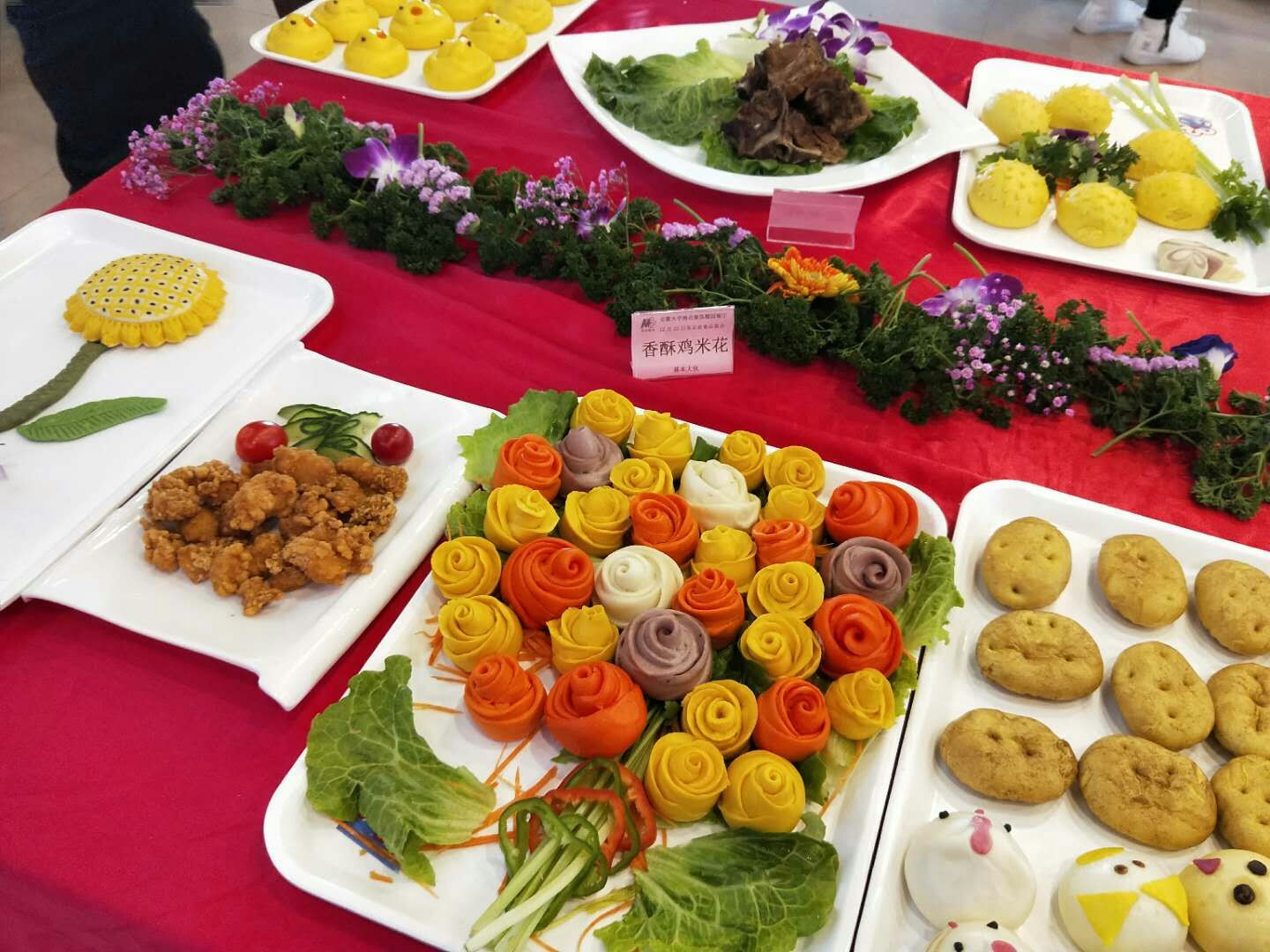 冬至安徽大学食堂办美食节吃好管饱还免费 暖哭学生