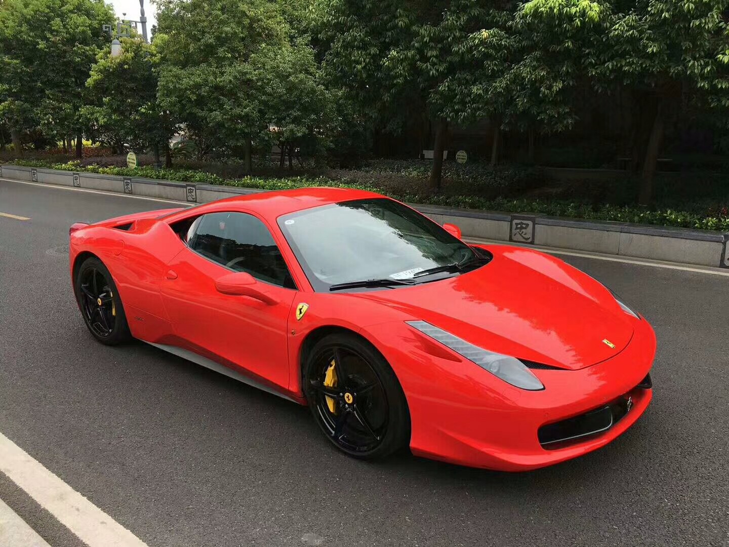 12年2月的法拉利458满配