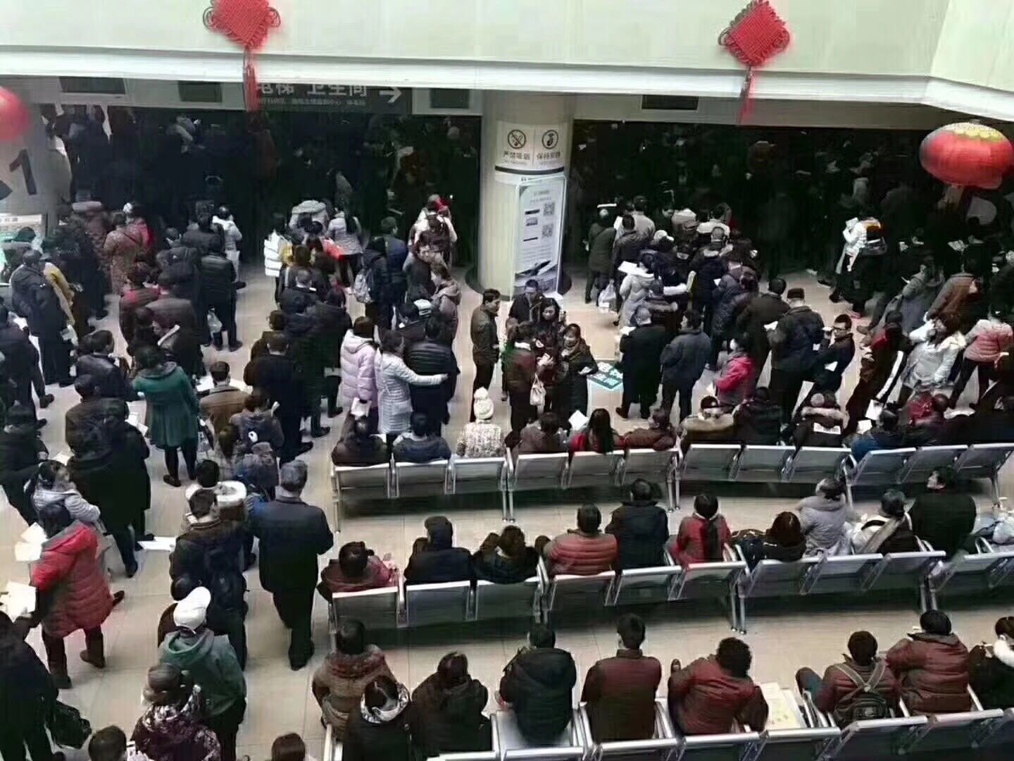 【这里不是火车站 这里是医院 】西京医院门诊大厅