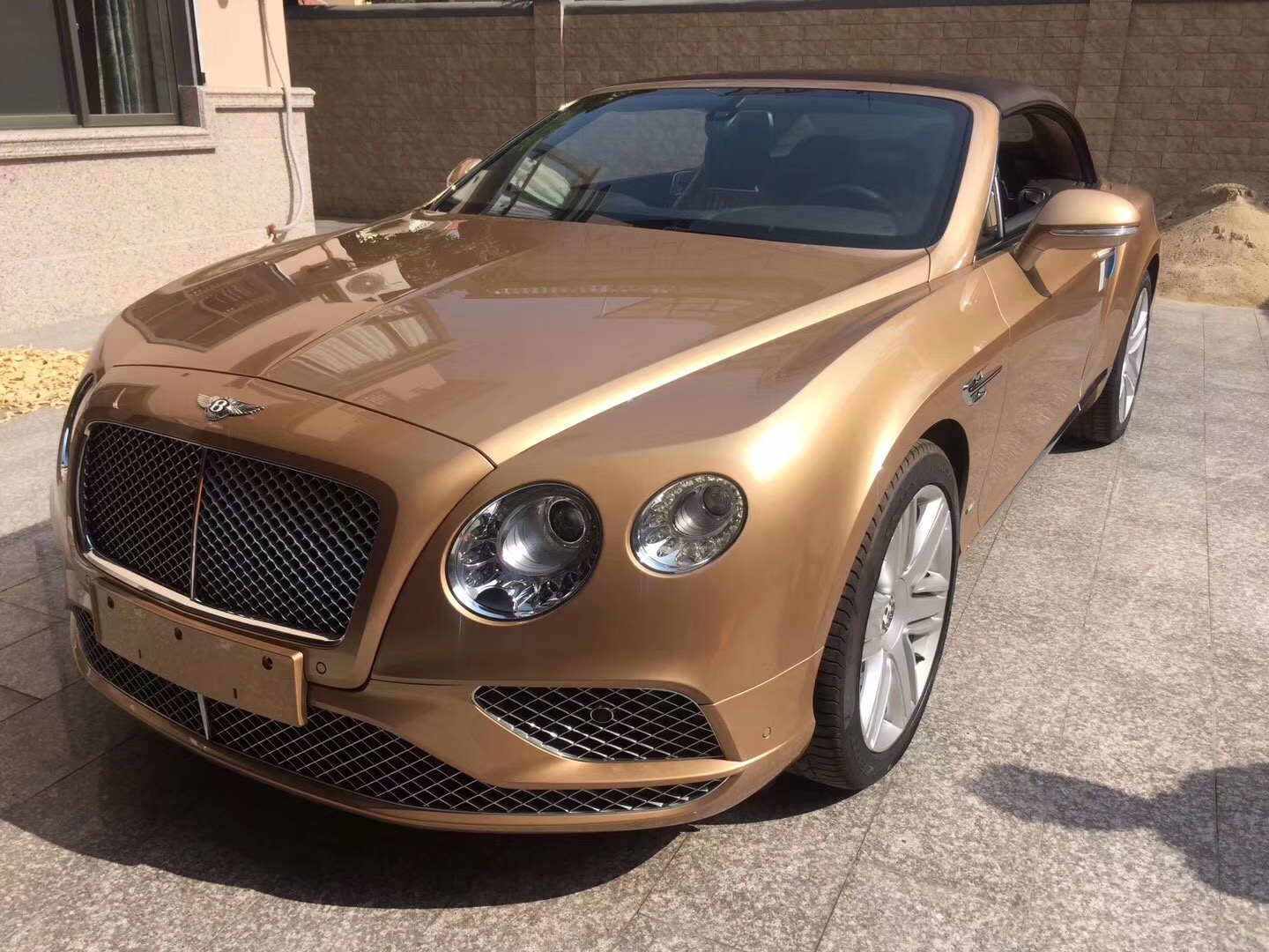 不喜欢法拉利488,富二代钟爱宾利欧陆gt敞篷版,动力一般