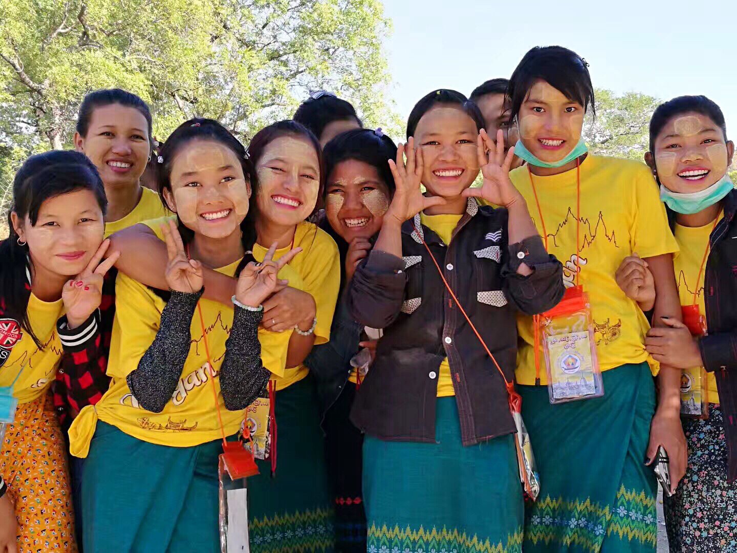 猜一猜,为什么这里的美女总把自己打扮成"黄脸婆"|木粉|缅甸|女子