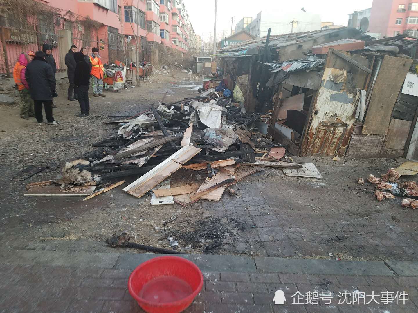 沈阳于洪:简易小房发生火灾 东西全烧光还好人安全!