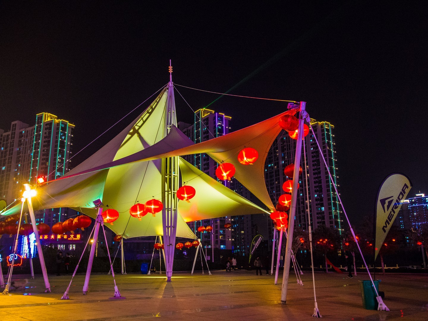 欢乐滕州嘉年华2018贺年会,龙泉广场节日气氛浓厚