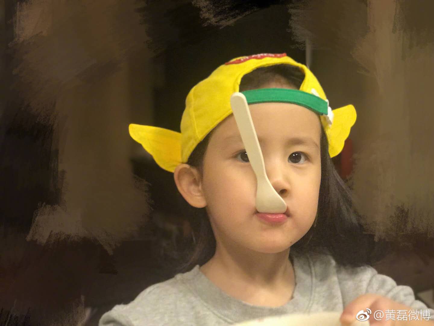 黄磊的女儿多妹是小饭桶,吃起饭来不含糊!五连拍表情包不重复!