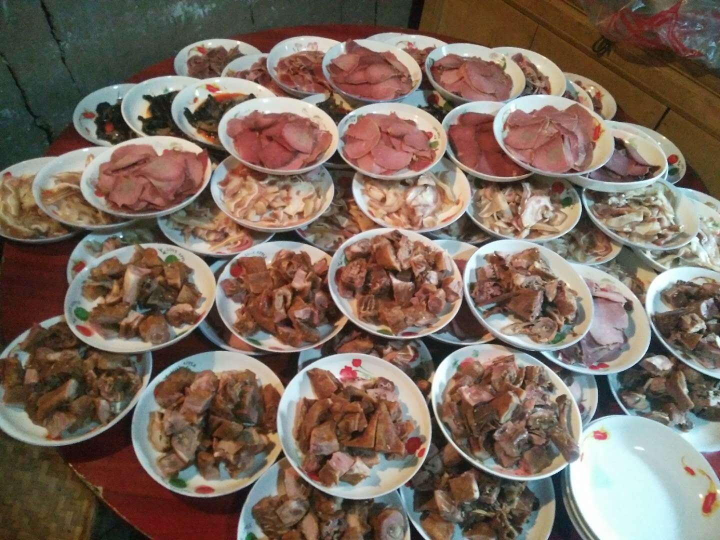 大写的霸气,这才是坝坝宴该有的样子!