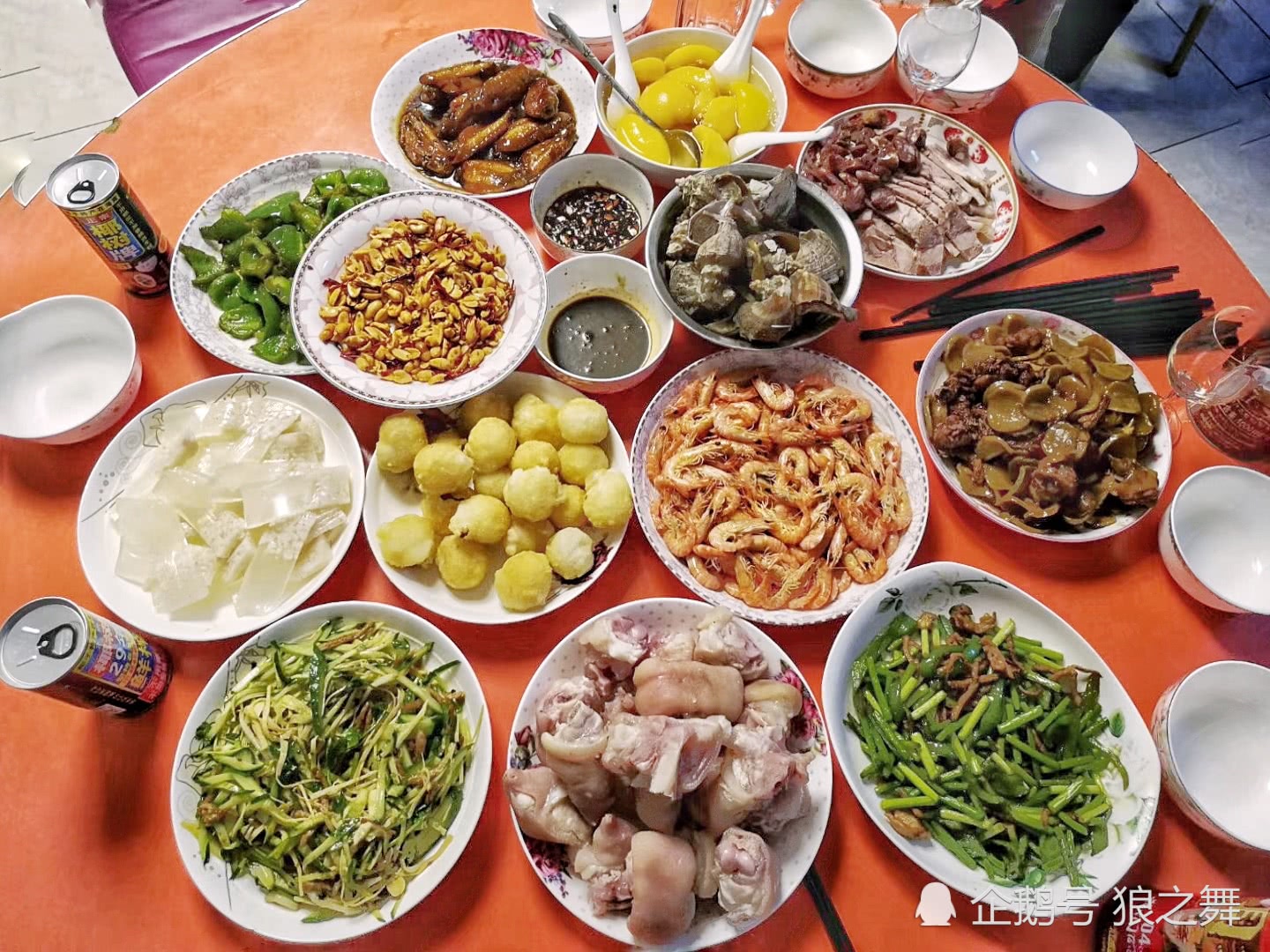 去海南旅游东北老乡家做客 满满一桌下酒菜却感觉没吃饱