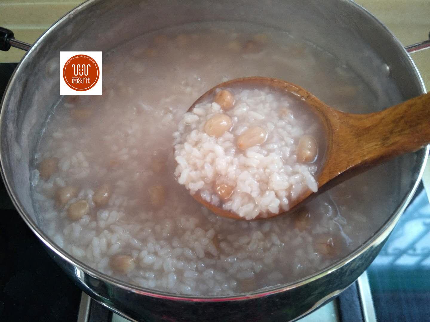 5块钱煮了一锅粥,孩子吃了明目猛长个,女人吃了补血抗衰老!