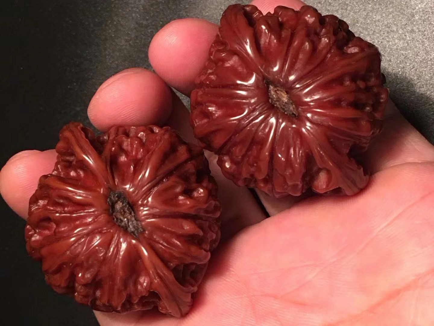 盘了十年的文玩核桃,收藏价格很高