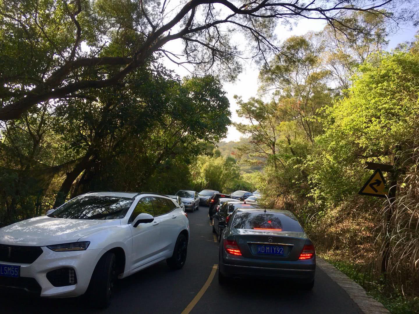 周末自驾游被堵路上,厦门市民无奈:这一回不关外地游客的事了