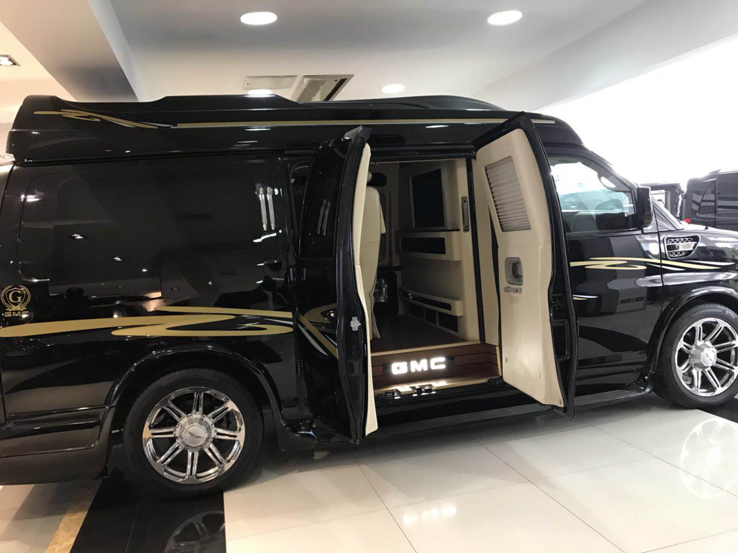gmc商务车房车,让您有明星的感觉!