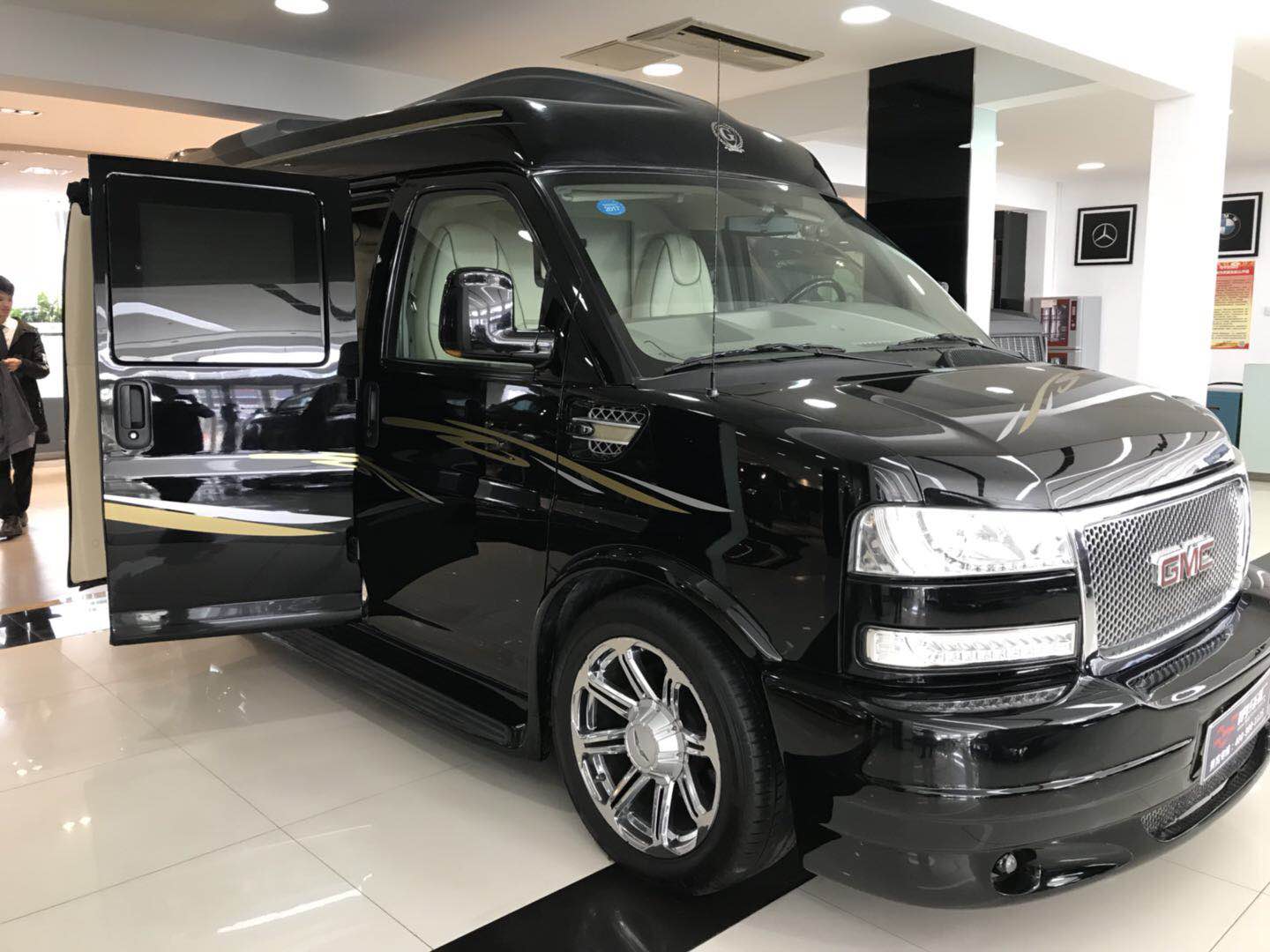 gmc商务车房车,让您有明星的感觉!
