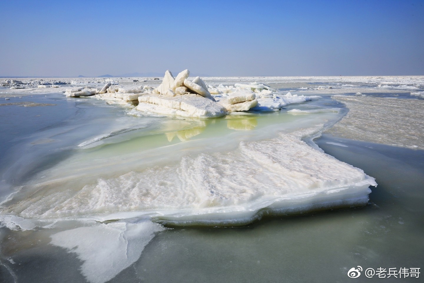 冬去春来封冻了整整一个冬季的大连夏家河子海滨