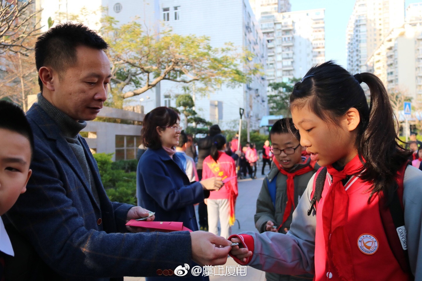 厦门槟榔小学设"小目标"转盘迎开学[吃瓜]|槟榔|转盘|开学_新浪新闻