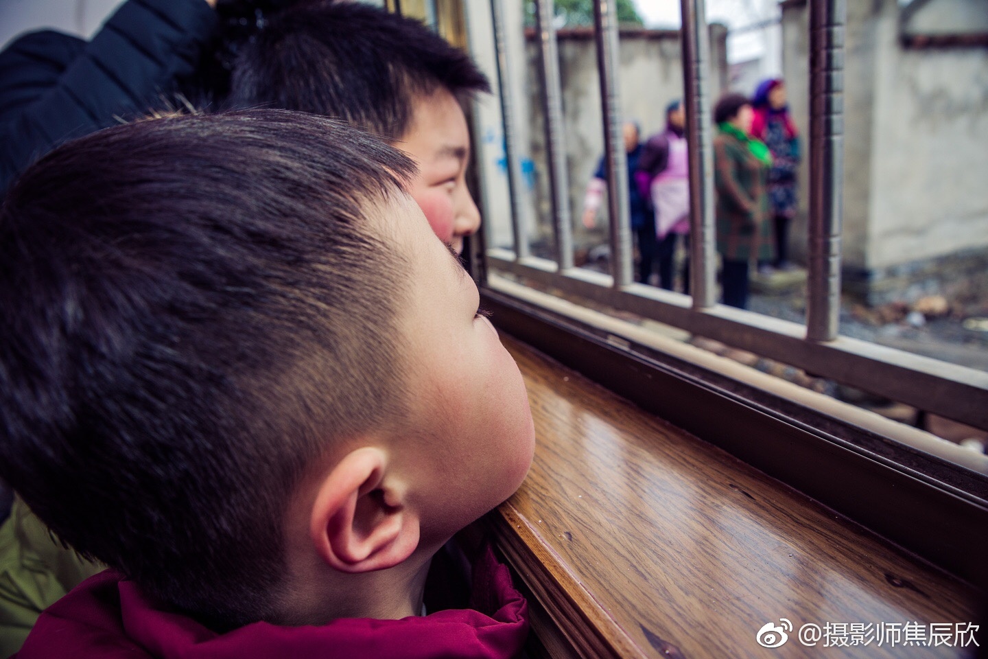 人们经常说,婚礼上的熊孩子真讨厌,叽叽喳喳又调皮捣蛋.