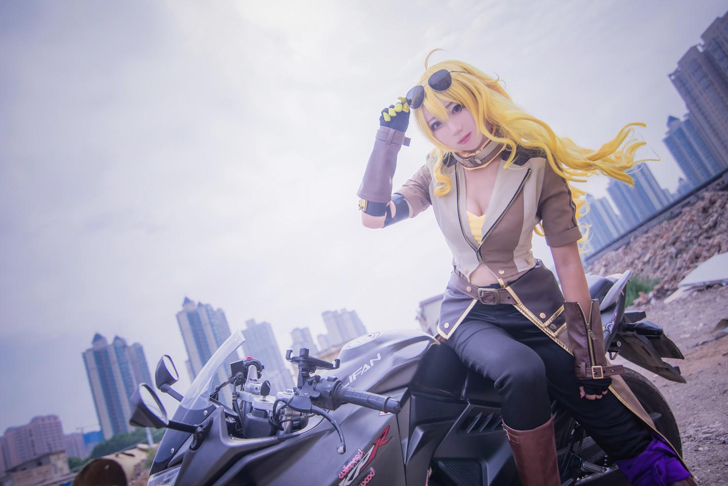 rwbycosplay金发美女太撩人