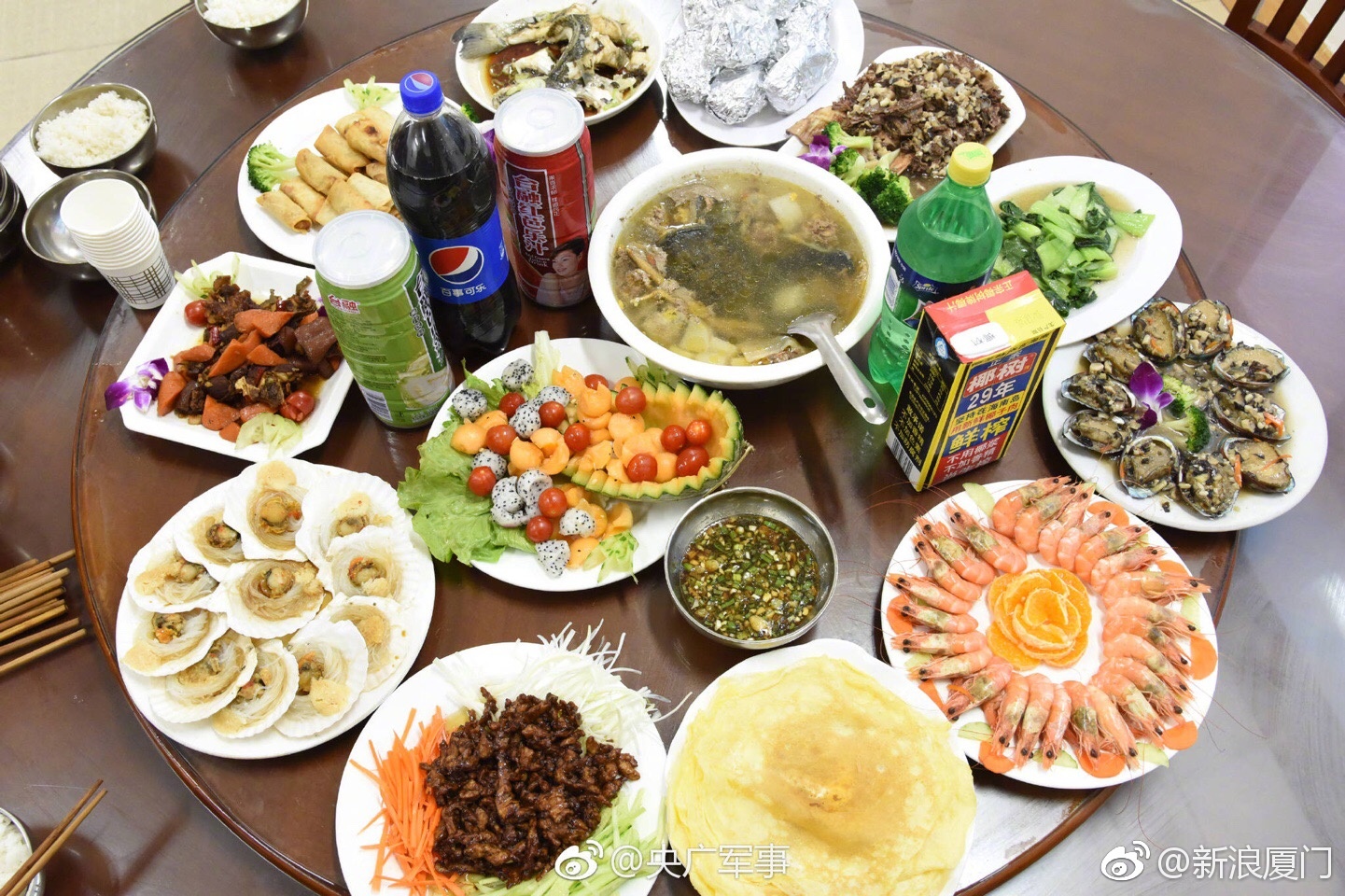 没啥,就是给你们看看部队的伙食[偷笑]