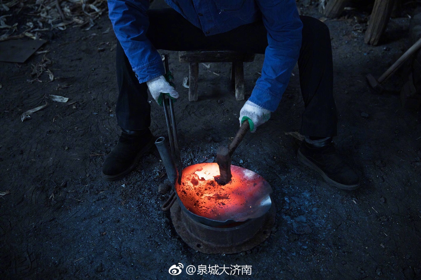 章丘寂寞打铁人 百年技艺只锻铁锅