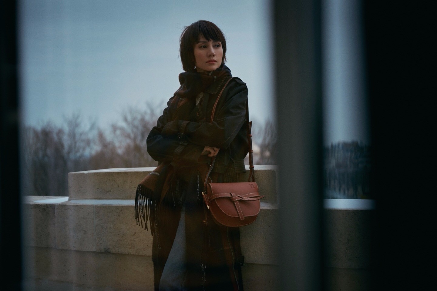 袁泉现身巴黎时装周罗意威女装大秀,装扮潇洒干练又不乏文艺气质