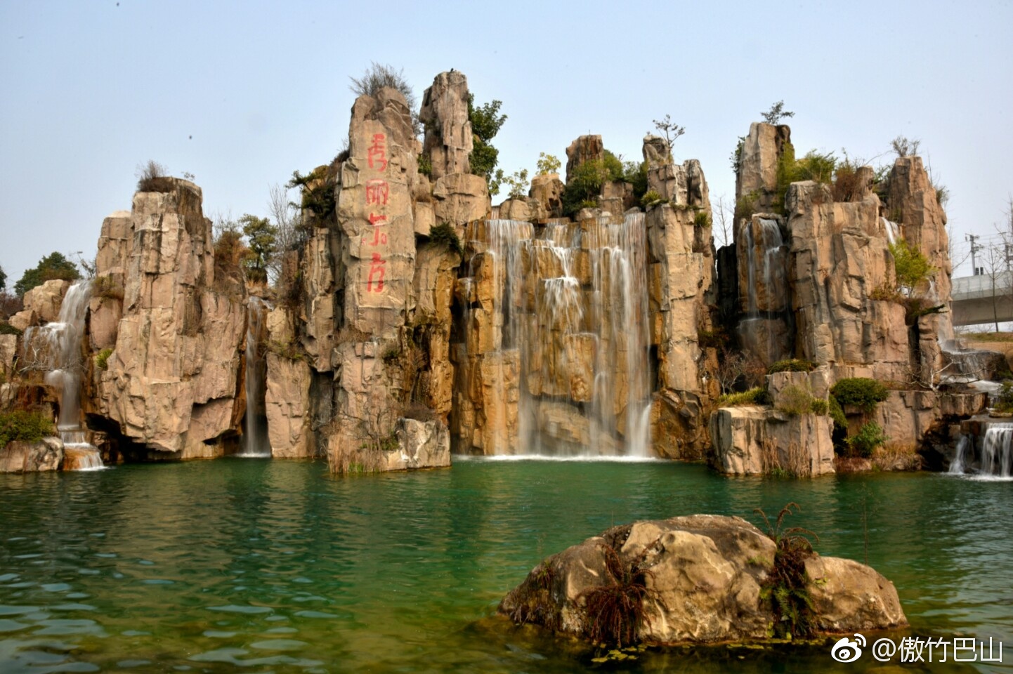 初一踏青秀丽东方