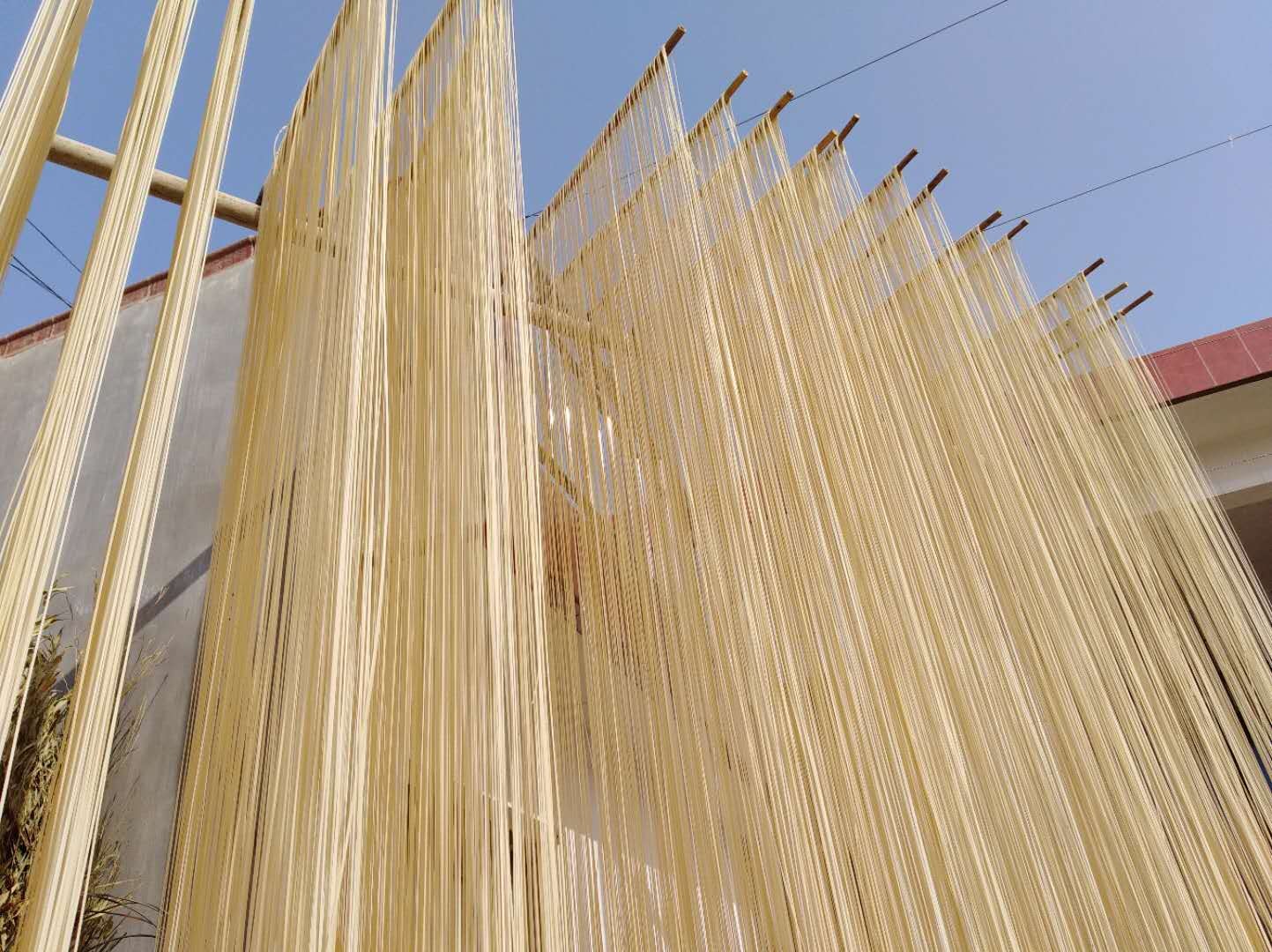 天水黄家庄家家挂挂面,成为腊月农村一道美丽风景