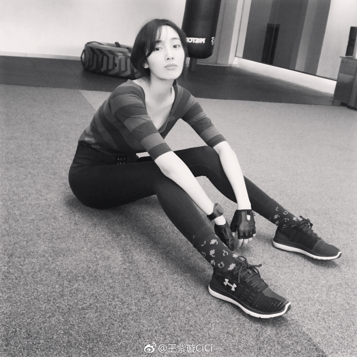 王紫璇黄金瞳热拍晒素颜照网友赞素颜女神