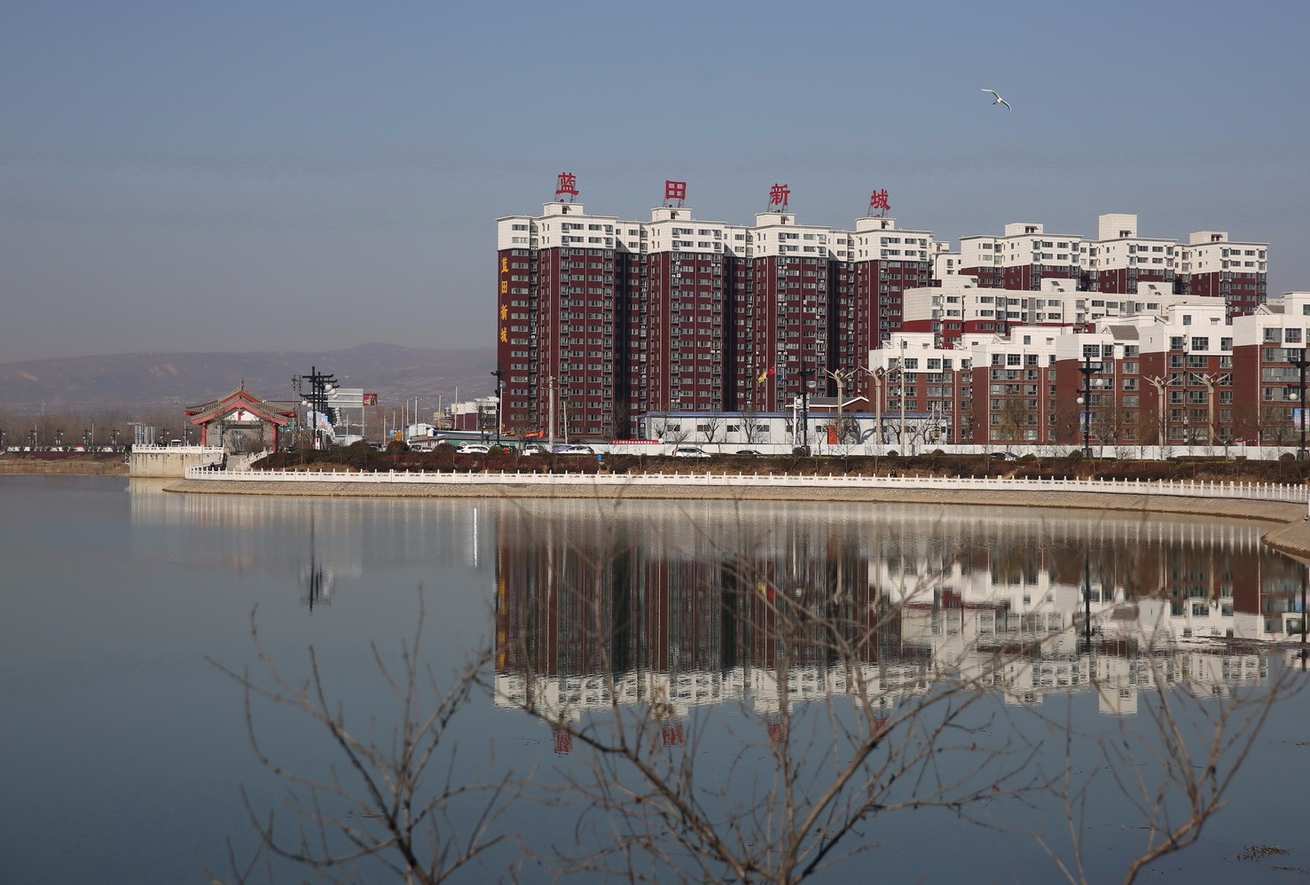 白鹿原下的蓝田县城位于灞河最上游,景色宜人水利资源丰富.