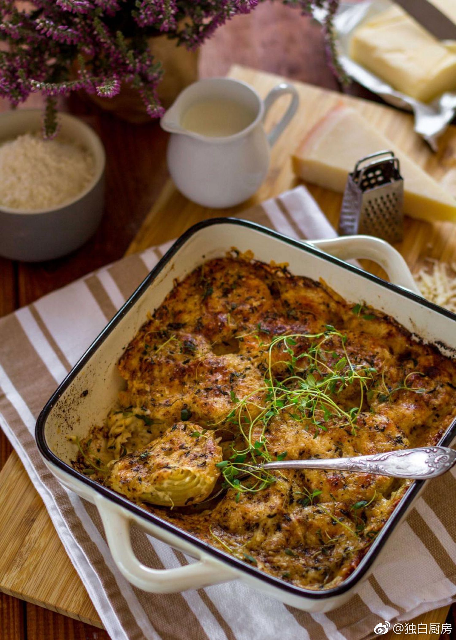 晚餐你该吃的丰盛点与你的小伙伴