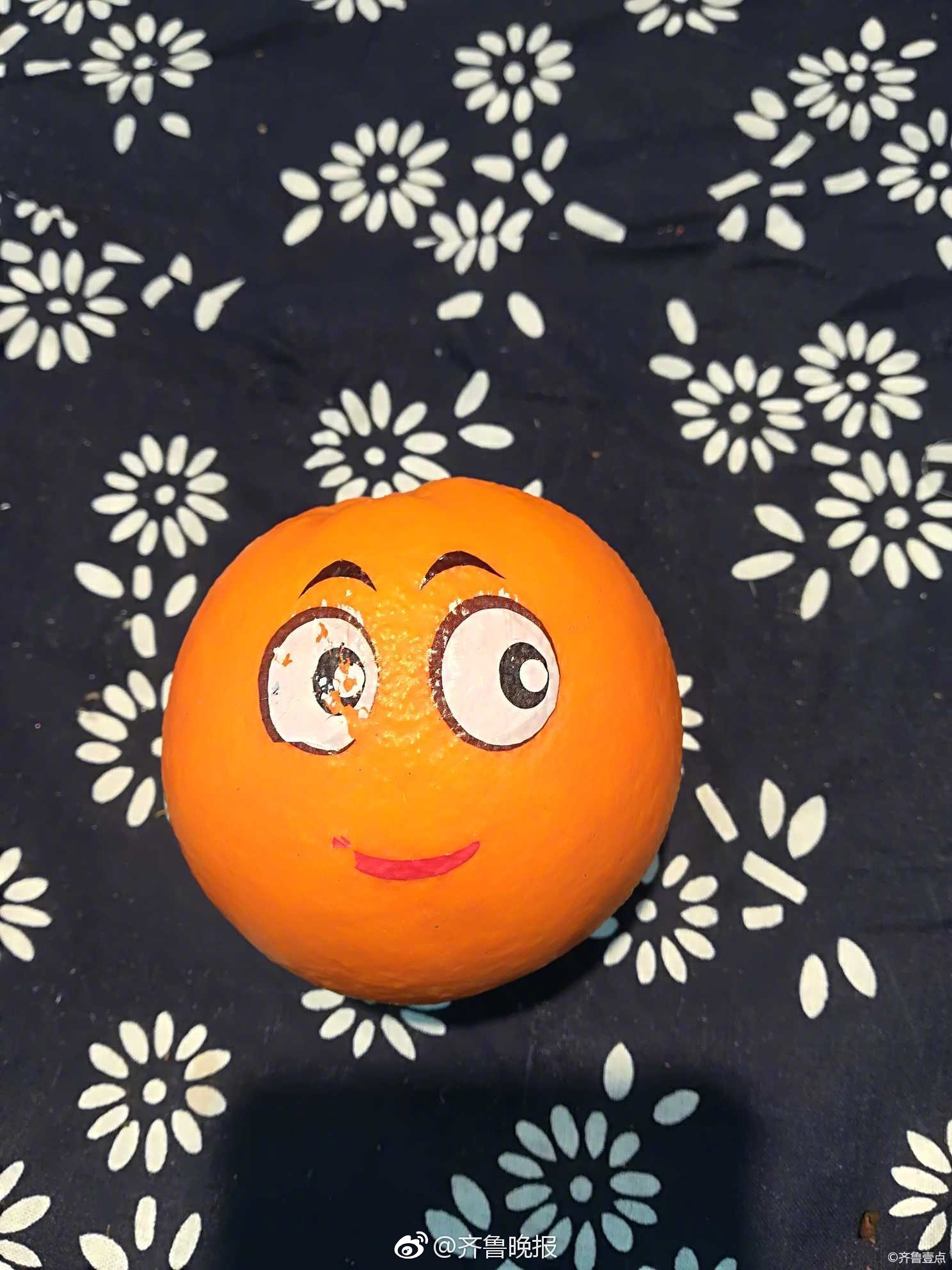 长清一超市现表情包橙子 谁还不是个有情绪的宝宝[挤眼]