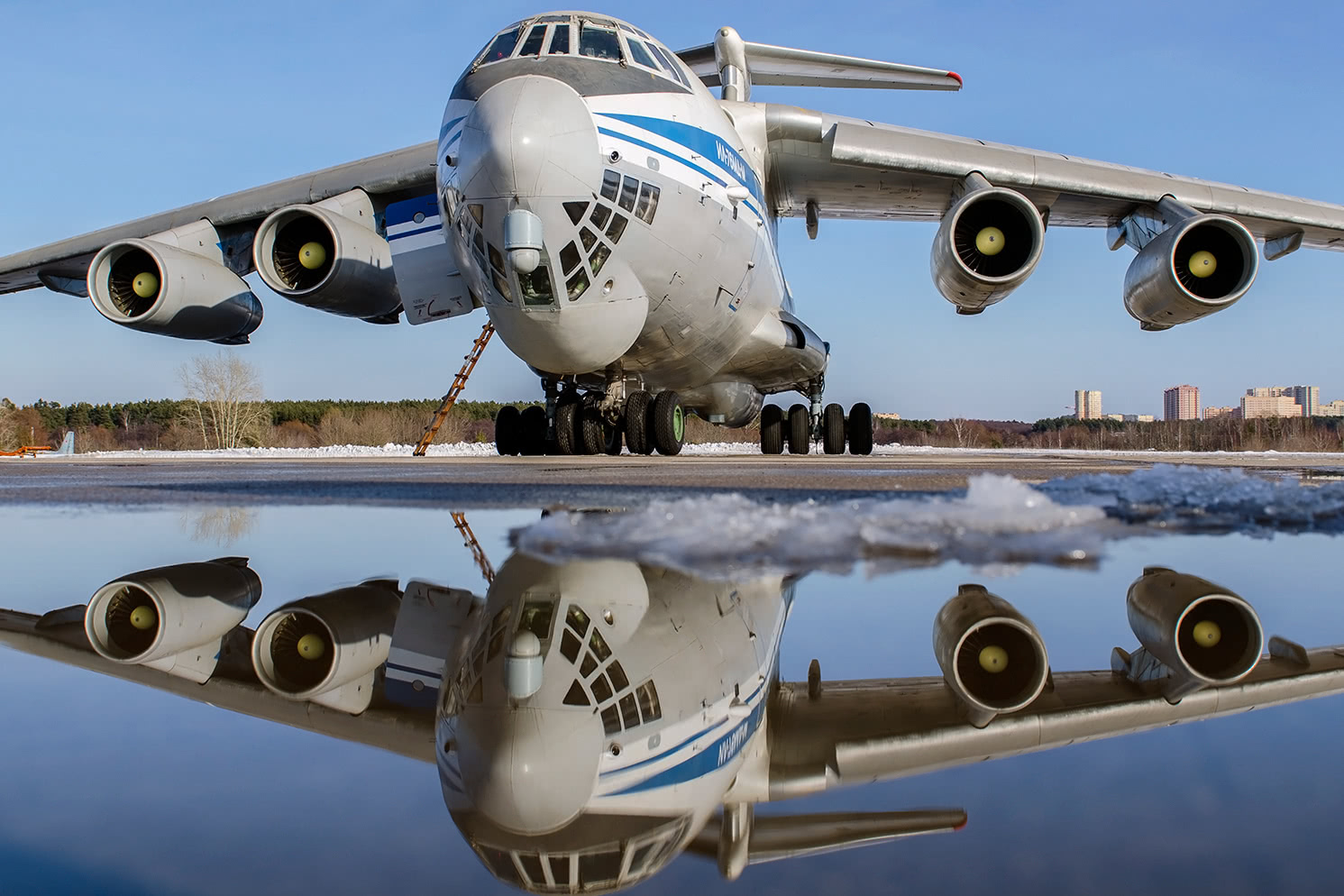 一个是美国空军的c-17,一个是俄罗斯的伊尔76,另外一个就是中国的y-20