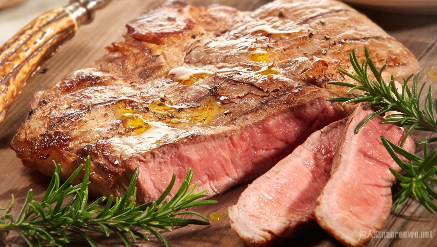 意大利:佛罗伦萨牛排3,加入茄子,2只切碎d饿番茄,炖到浓稠.