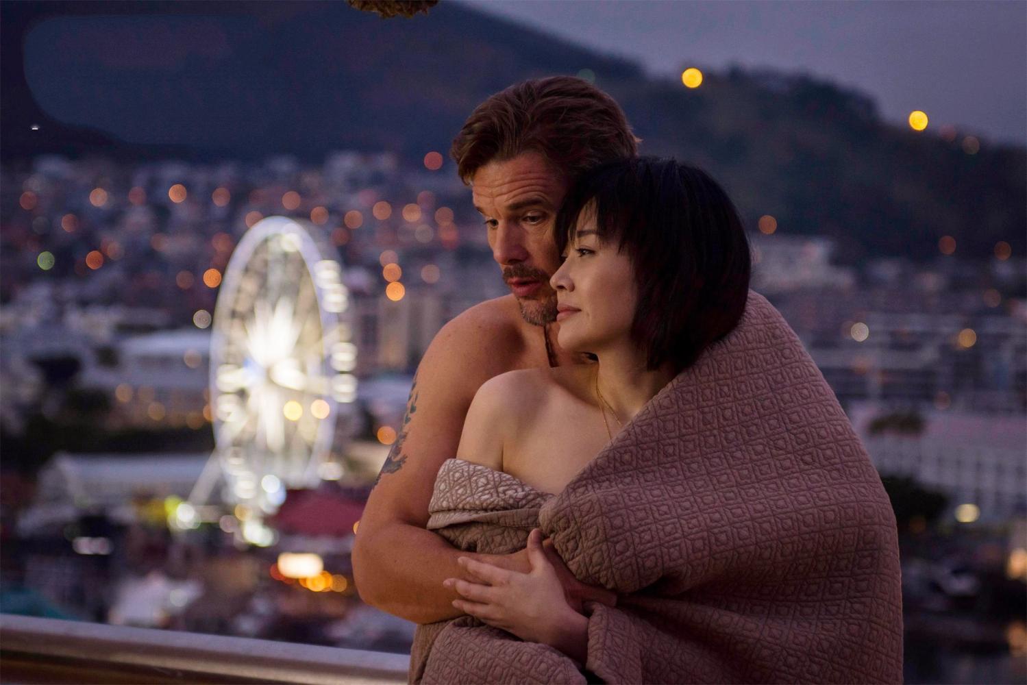 许晴与好莱坞男主角裸抱出境 网友们心中的女神梦碎了